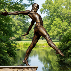 Famosa Escultura <span class=keywords><strong>de</strong></span> Bronce <span class=keywords><strong>de</strong></span> Gran Tamaño <span class=keywords><strong>para</strong></span> Exteriores, Estatua <span class=keywords><strong>de</strong></span> un Hombre Sosteniendo un Pájaro, en Venta - Product Image 6