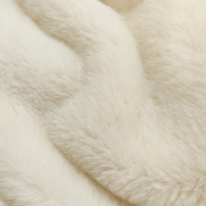 Piel de conejo falsa de alta calidad, felpa suave, <span class=keywords><strong>tela</strong></span> de felpa supersuave, <span class=keywords><strong>pelo</strong></span> <span class=keywords><strong>corto</strong></span> de pila de 10mm para manta de juguete de <span class=keywords><strong>peluche</strong></span>, abrigo de mujer - Product Image 3