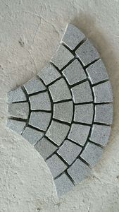 Pavé en granit naturel, cubes, cubes <span class=keywords><strong>sur</strong></span> filet, pavé de pierre fendu, flammé, gris martelé Bush, jaune, pavés noirs - Product Image 5
