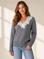Pull élégant gris à col en V pour femme, avec bordure en dentelle blanche raffinée et ourlet côtelé confortable, pull d'hiver doux à manches longues OEM/ODM