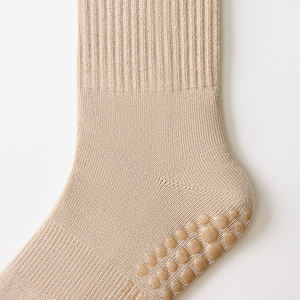 Chaussettes de sport antidérapantes en coton et silicone pour femme, avec logo personnalisé, pour yoga et pilates, absorbant la transpiration, imprimées, livraison gratuite au printemps - Product Image 4