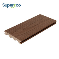 Planches de terrasse en composite WPC modernes, antidérapantes, imperméables, de style nouveau, durables, anti-UV, co-extrusion, gaufrage 3D, solides, à emboîtement
