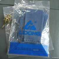 Sac en plastique transparent à fermeture éclair avec logo personnalisé avec poignée emballage à fermeture éclair transparent PE pour t-shirts vêtements et chaussettes