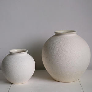 Vente en gros grand vase minimaliste moderne décor de salon pot de poterie blanche fait main japonais - Product Image 1