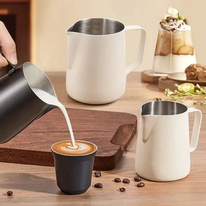 Prix d'usine Accessoires de <span class=keywords><strong>barista</strong></span> Pichets à lait en acier inoxydable pour mousse et vapeur 350ml 600ml Pichet à lait Tasse de <span class=keywords><strong>barista</strong></span> Latte Art - Product Image 4