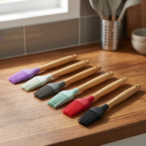 Pinceau à badigeonner en silicone 7 couleurs avec manche en bois, 260 ℃   Brosse de barbecue résistante à la chaleur pour grillades, pâtisserie et préparation culinaire - Product Image 3