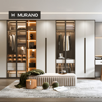 Armoire Modulaire de Luxe Personnalisée avec Portes et Vitrines, Rangement Multifonctionnel du Sol au Plafond pour Chambre à Coucher