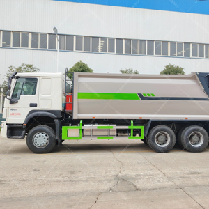 Xe tải vận chuyển chất thải sinotruck với động cơ & bơm DIESEL EURO 3 3m3-25m3 công suất thu gom rác hiệu quả - Product Image 1