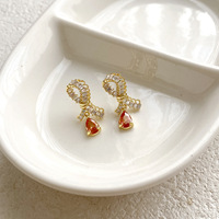 Boucles d'oreilles papillon en zircon plaqué or 14 carats, résistantes au ternissement, étanches, avec pierre rouge taille poire, vente en gros pour bijouteries de petites entreprises
