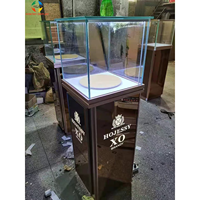 Foshan Éclairage de luxe LOGO laser Vitrine de bijoux Raccord solide en aluminium Cadre métallique Vertical Vitrines en verre trempé Genre
