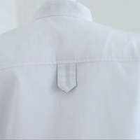 Uniforme médical unisexe blanc à col montant et manches courtes, design soigné et confortable, pour détection par détecteur de métaux, vente en gros, pour hôpitaux européens