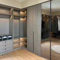 Chambre à coucher contreplaqué assemblage placard capteur Led vêtements organisateur miroir dames armoires haute brillance trois portes en verre sac armoire