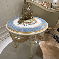 Table d'appoint élégante pour salon, artisanale, ornée, vintage, rétro, à motifs floraux de roses, avec relief, conique, cannelée et festonnée
