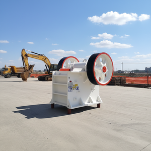 מגרסת לסת ניידת עם מנוע דיזל קטן, תיבת הילוכים עם מיסבים, לגריסת גסה של שיש, אבן וסלע, תפוקה 5-20 טון/שעה - Product Image 1