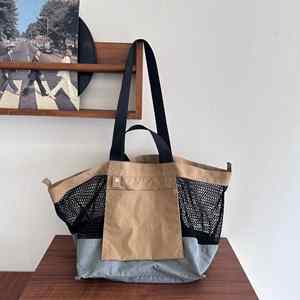 Sac fourre-tout en nylon à bandoulière en maille, color-block, grande capacité, double compartiment, pour le shopping et la plage, été 2025 - Product Image 2