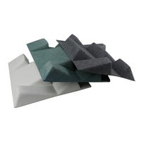 Panneaux acoustiques absorbants en PET, design cube 3D personnalisé, traitement acoustique durable pour la conception d'intérieur commercial