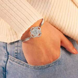 Aihitero Brazalete <span class=keywords><strong>de</strong></span> Oro Rosa con Flores y Mensaje 'Siempre <span class=keywords><strong>Mi</strong></span> Hermana, Siempre <span class=keywords><strong>Mi</strong></span> <span class=keywords><strong>Amiga</strong></span>', 18cm <span class=keywords><strong>de</strong></span> Largo, con Circonita Cúbica, para Mujer - Product Image 3