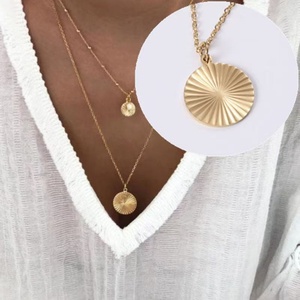 Collier Pendentif Fleur de Soleil Géométrique Plaqué Or en Gros - Product Image 3