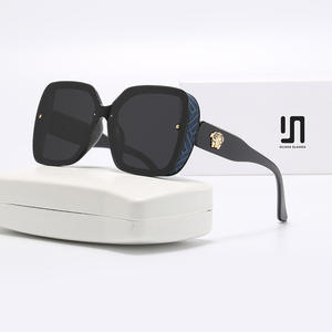 Lunettes de soleil de luxe pour femmes, monture noire, verres TAC polarisés UV400, style grande monture, mode estivale, monture en plastique, lunettes PC - Product Image 3