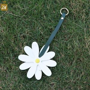 Pu Leather Daisy <b>Bag</b> <b>Charm</b> Chrysanthemum Design Keychain Trendy Flower Key <b>Charms</b> - Product Image 6