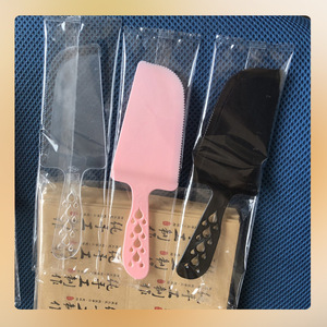 Disposable Cake Knife Serrated Plastic Cutter Pink Individually Packaged For Party Use - Product Image 4