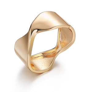 2024 High Quality Wholesale Custom Fashion Stainless Steel <b>Gold</b> Plated Bangle for Women - Product Image 3