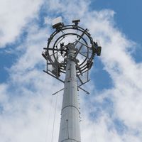 Mât télécom monopode en acier galvanisé personnalisé de 20m, 30m, 40m, 50m, 60m pour antenne de communication 4G/5G