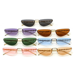 Lunettes de soleil œil de chat triangulaires de luxe pour femme, personnalisables avec logo, protection UV400, branches sans monture avec perles, collection 2026 - Product Image 6