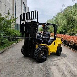 新しい4x4 5トンディーゼル電気フォークリフトクレーン小売産業のためのすべての地形デザイン