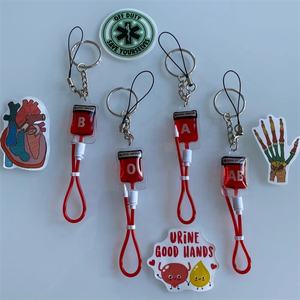 Porte-clés pendentif en forme de paquet de sang pour <span class=keywords><strong>transfusion</strong></span>, vente chaude 2023, miniature d'Halloween, ornement de donneur pour infirmière et médecin - Product Image 2