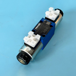 R90092568 4WRAE10W1-30-2X/G24N9K31/F1V ตัวควบคุมทิศทางแบบสัดส่วนที่ทำงานโดยตรง (พร้อมอุปกรณ์อิเล็กทรอนิกส์ OBE ในตัว) - Product Image 4