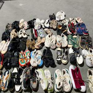 Chaussures de sport <span class=keywords><strong>d</strong></span>'<span class=keywords><strong>occasion</strong></span> chinoises chaussures de football <span class=keywords><strong>d</strong></span>'<span class=keywords><strong>occasion</strong></span> en gros en ballots stock de chaussures chaussures hommes femmes chaussures mixtes baskets <span class=keywords><strong>d</strong></span>'<span class=keywords><strong>occasion</strong></span> <span class=keywords><strong>d</strong></span>'usine - Product Image 6