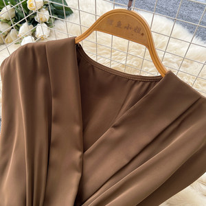 Abito da <span class=keywords><strong>donna</strong></span> elegante 2026 <span class=keywords><strong>senza</strong></span> <span class=keywords><strong>maniche</strong></span> con scollo a V, vita alta, linea ad A, stile lusso leggero, per ufficio, all'ingrosso - Product Image 5