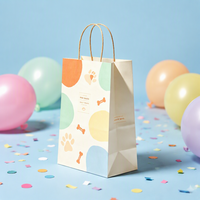 Sac cadeau en papier kraft personnalisé avec poignée torsadée réutilisable pour la vente en gros et l'emballage de magasins de détail