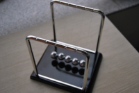 Boule pendule en métal berceau de nourrissons, décoration de Table de bureau, boule à pendule Newton, physique, boule d'équilibre en acier pour la physique du bureau