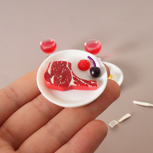 Jouet <span class=keywords><strong>miniature</strong></span> alimentaire, mini maison de poupée, verre à vin rouge simulé, modèle de décoration de scène de table à manger avec steak et pâtes à l'occidentale - Product Image 5