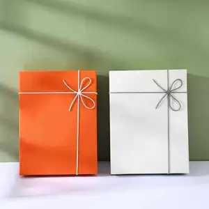 กล่องบรรจุภัณฑ์ผ้าพันคอผ้าไหมกล่องกระดาษหรูหราสีสันสดใสสีส้มแดงโลโก้ขนาดตามสั่ง