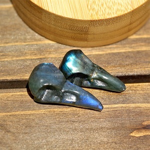 En gros 38mm Labradorite Crânes D'animaux Sculpture Cristal Artisanat <span class=keywords><strong>Bleu</strong></span> Flash Labradorite Crânes <span class=keywords><strong>De</strong></span> Corbeau pour La Décoration - Product Image 6