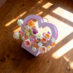 Boîte à fleurs pliable en gros avec poignée, motif cœur et rose, revêtement UV et doublure en éponge gaufrée - Product Image 4