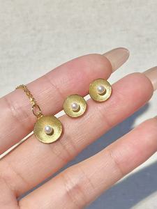ชุดเครื่องประดับ UM Jewelry เงินแท้ 925 ประดับมุกธรรมชาติ สไตล์โรมันฮอลิเดย์ ต่างหูและจี้ สำหรับทุกเพศ/ผู้ชาย/ผู้หญิง ของขวัญสำหรับใช้ในชีวิตประจำวัน - Product Image 1