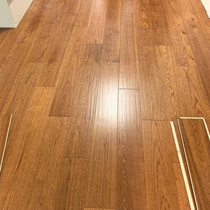 Plancher en bois d'ingénierie en hickory de haute qualité, design moderne et lisse, imperméable, laqué UV, durable pour la salle de bain - Product Image 1