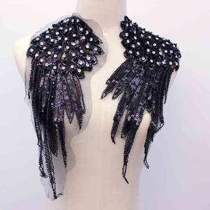 Großhandel Premium Bestickte Perle Strass Patch PVC Perlen Spitze Applique Pailletten Shirts Dekoriert Herz Blume Spitze Aufnähen - Product Image 1