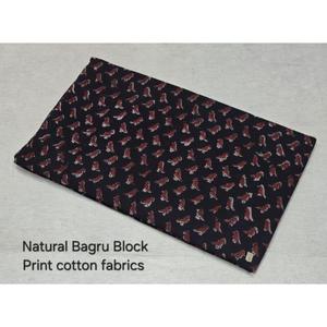 Tela de algodón natural con estampado Bagru, diseño animal en negro y rojo, tejido para confección de vestidos. - Product Image 2