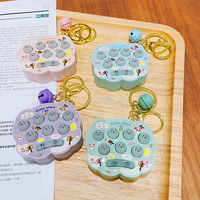 Vente en gros de porte-clés créatif Cloud Hamster Machine Etudiant Sac à dos Pendentif Puzzle Jouet Porte-clés Machine à griffes Petit cadeau