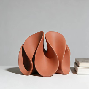 Figura Decorativa Nórdica Minimalista de Resina con Volantes, Adorno Creativo para Estante de Oficina, Decoración Suave para el Hogar - Product Image 1