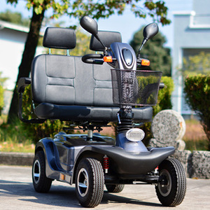 Fashion Design Double Seat Two People Electric <strong>Mobility</strong> <strong>Scooter</strong> with <strong>4</strong> <strong>Wheel</strong> - Product Image 1