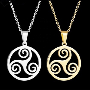 Collier Triskelion Teen <span class=keywords><strong>Wolf</strong></span> en Acier Inoxydable – Bijoux Symbole Triskelion Spirale – Chaînes de Cou Joyería Acero Inoxidable - Product Image 5
