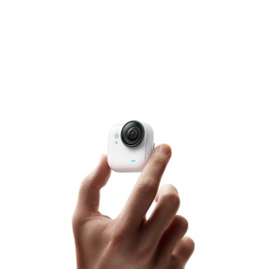 Cámara de Acción Deportiva Inst360 GO Ultra, Resistente al Agua hasta 10 m, Manos Libres, 4K, Excelente en Condiciones de Poca Luz, Ligera, Portátil, con Soportes - Product Image 1