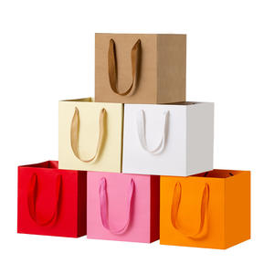 Vente de sortie d'usine logo personnalisé feuille simple shopping sacs kraft différentes couleurs vierges vêtements chaussures emballage pas cher cadeau sac en <span class=keywords><strong>papier</strong></span> - Product Image 1