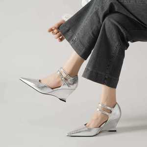 Sandales compensées à bout pointu en cuir verni avec boucle, rehaussantes, toutes saisons, pour femmes - Product Image 1